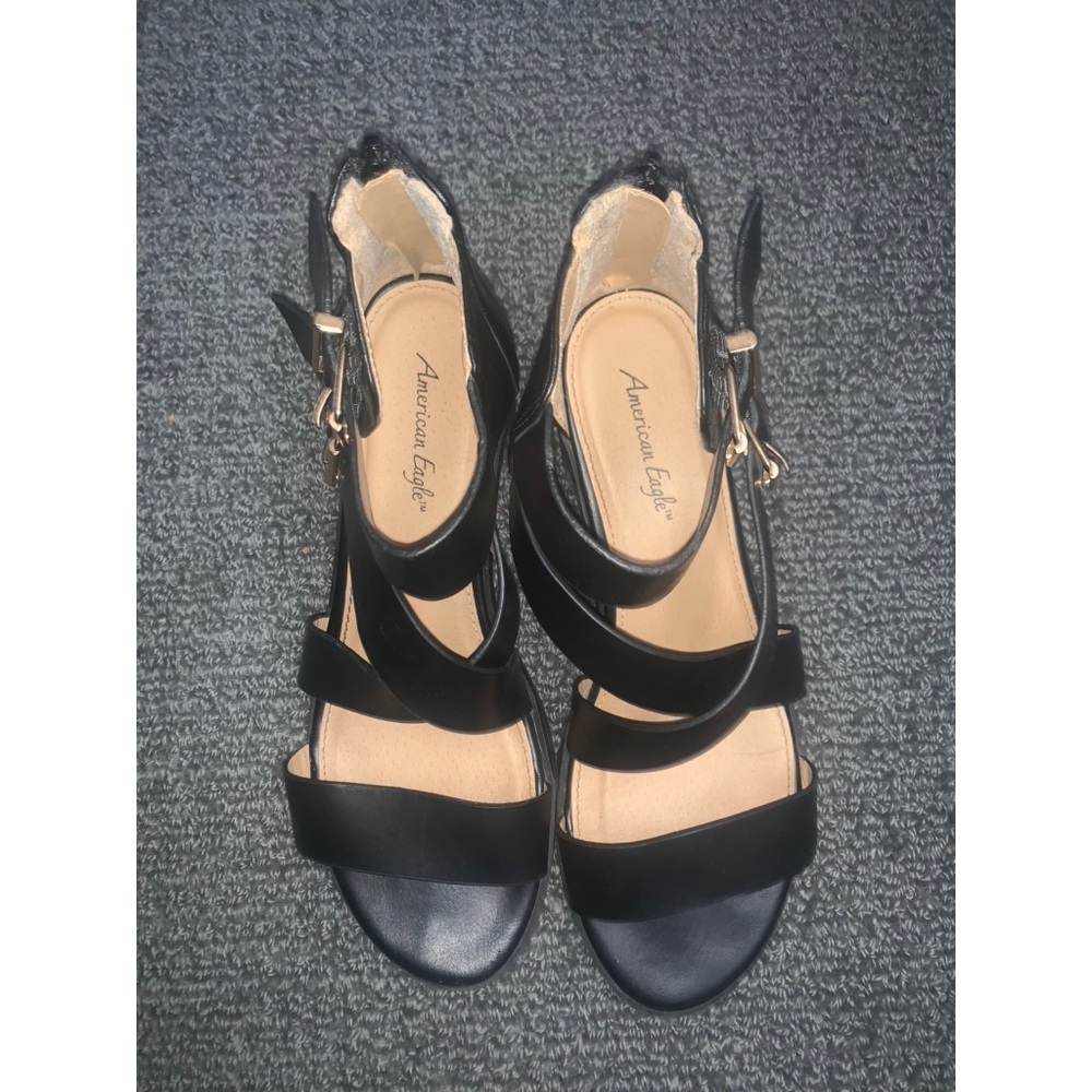 Snadles - Picture 3 of 4